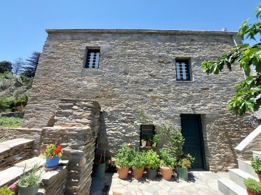 Andros Town House | ΚΑΜΑΡΑ - Παραδοσιακό σπίτι σε αγρόκτημα με θέα