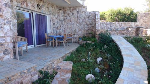 Lavreotiki House | Το πετρινο