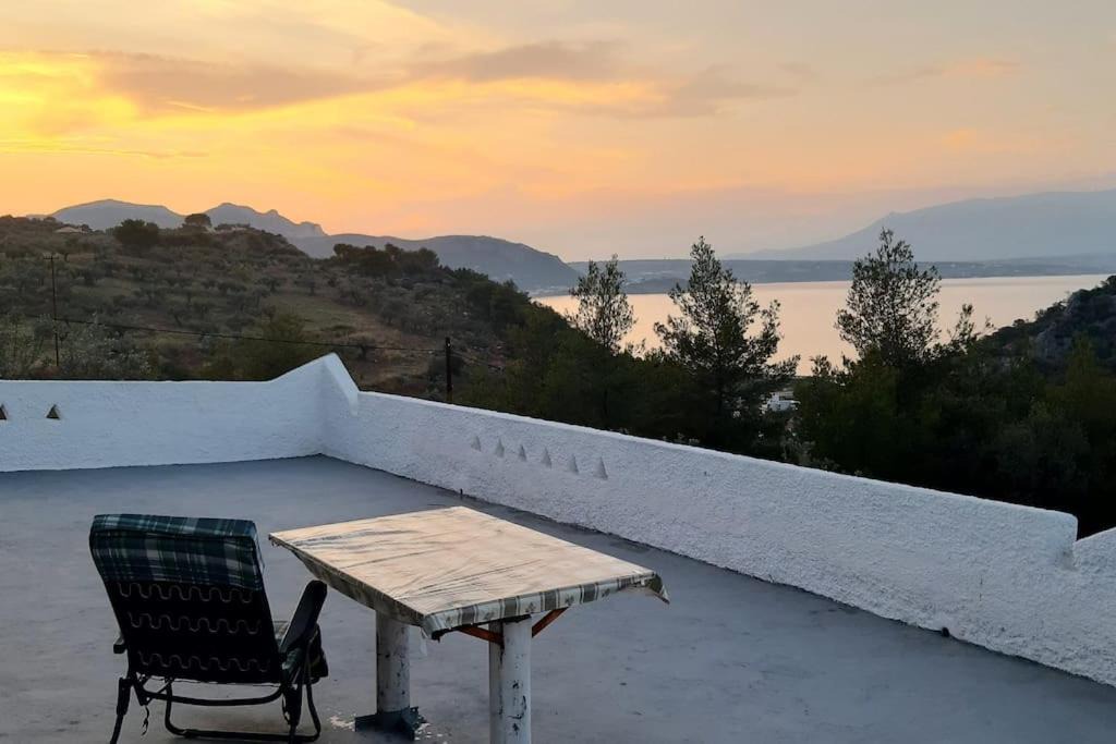 Katakali House | Όμορφη κατοικία με θέα Σαρωνικό.