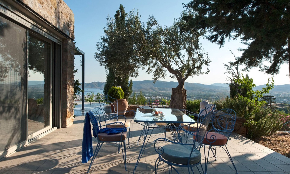 Grambia Villa | 2-Bedroom Villa with private garden