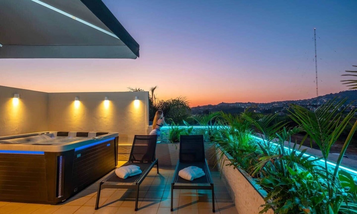 Tsikalaria House | 3bd Maisonette with rooftop jacuzzi and views