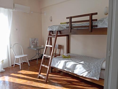 Athens Hostel | 4 Single beds room 5' from metro