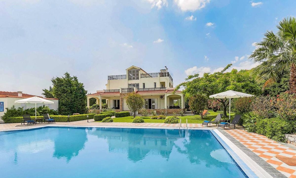 Kolymbia Villa | 5 bed 3 bath, large pool, spacious grounds