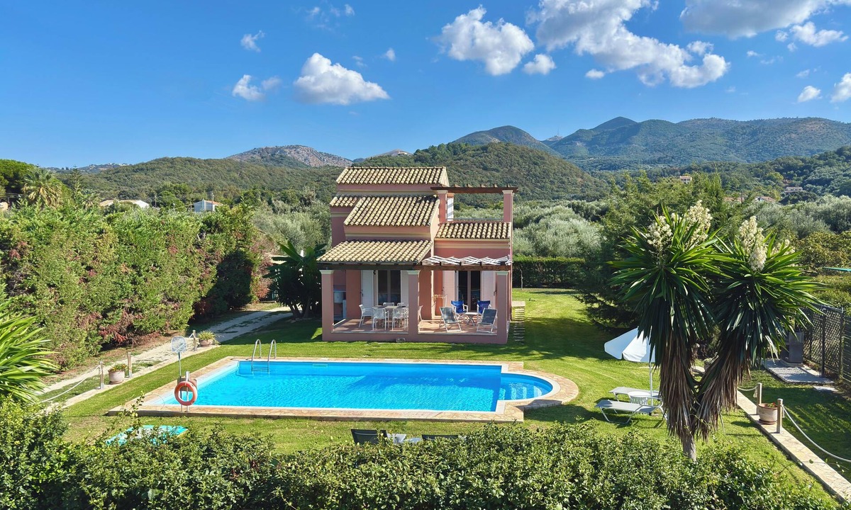 Almiros Beach Villa | 5 Independent Maisonettes each with a Private Pool | 250 m from the sandy beach