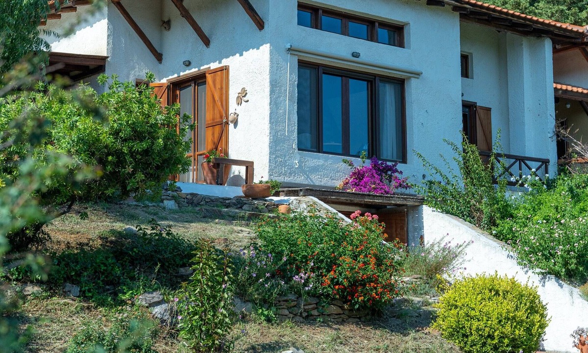 Aristotelis House | A beautiful house in the country side, with direct access to a magnificent beach