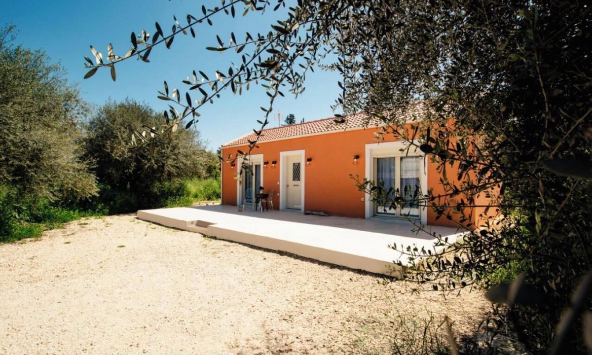 Molos House | A holiday one bedroom home with all modern amenities, sun terrace and garden.