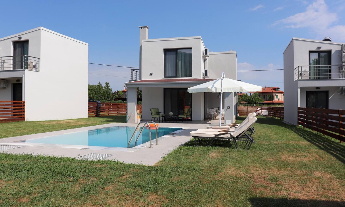 Skotina House | A small, ideally located resort with private pools.