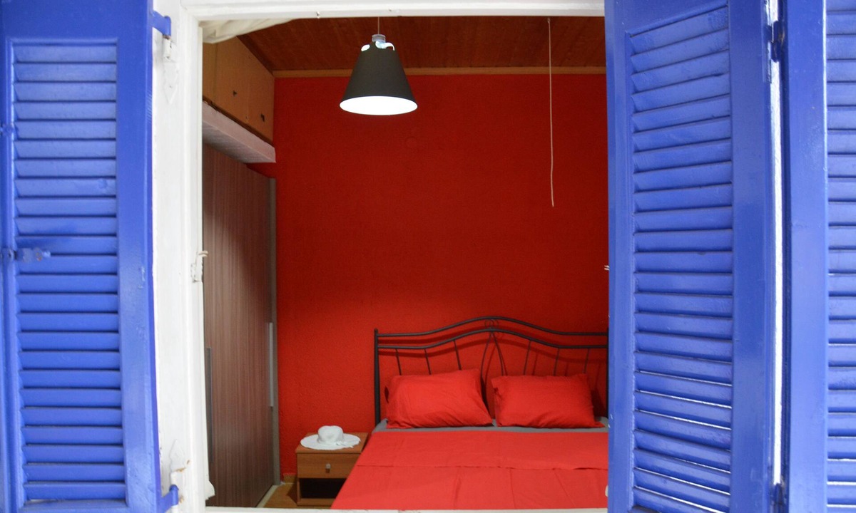 Agios Nikolaos Town Cottage | A Small Villa Made for Exclusivity & Relaxation. 5' Walk To The Beach + WiFi