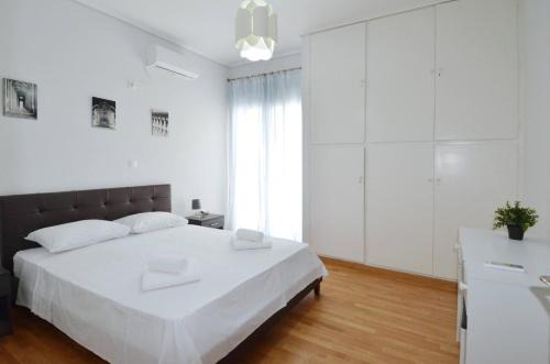 Khalandrion Apartment | A spacious minimal apartment at Chalandri
