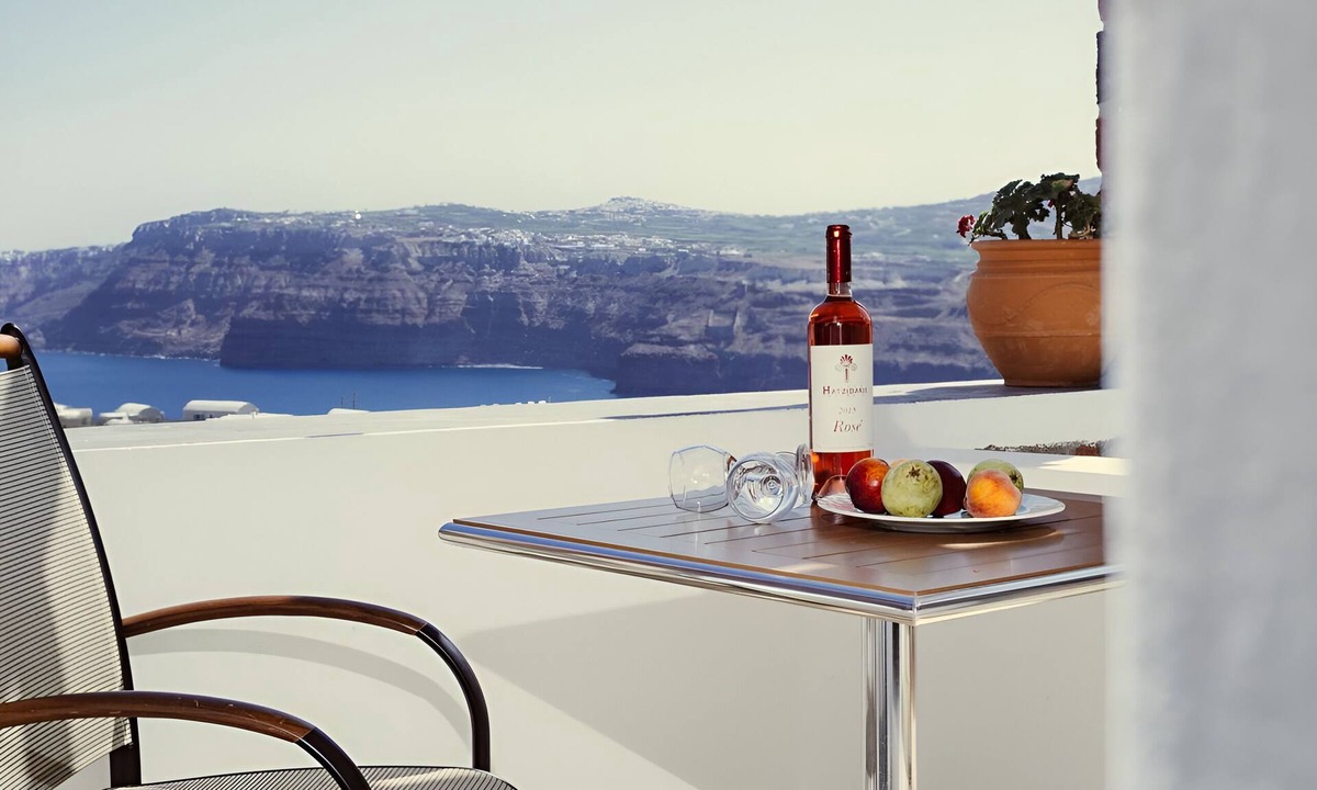 Akrotiri Apartment | Aelia Suites Santorini - Romantic Suite with Caldera Sea View