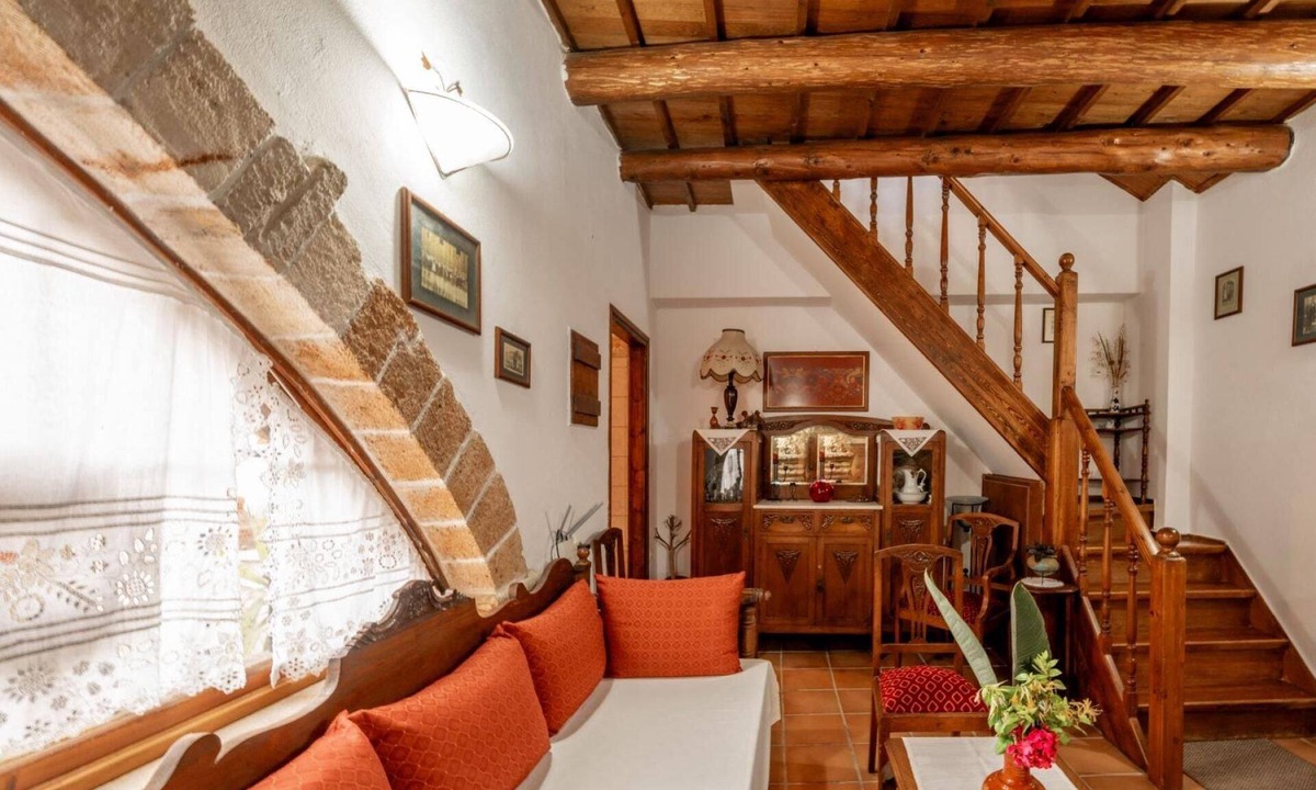 Malaxa Apartment | Agapi’s Charming Retreat, Holiday Home