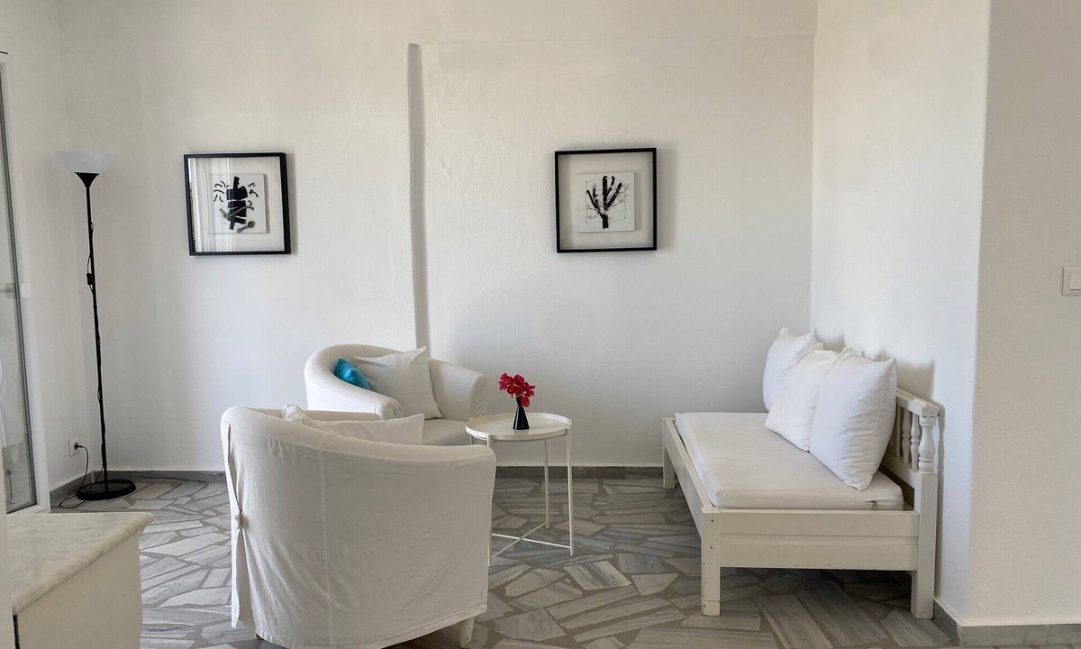 Aliki Apartment | Agrikia Apartment 3 for 1–6 people, with a view of the sea, 300 meters from the beaches.