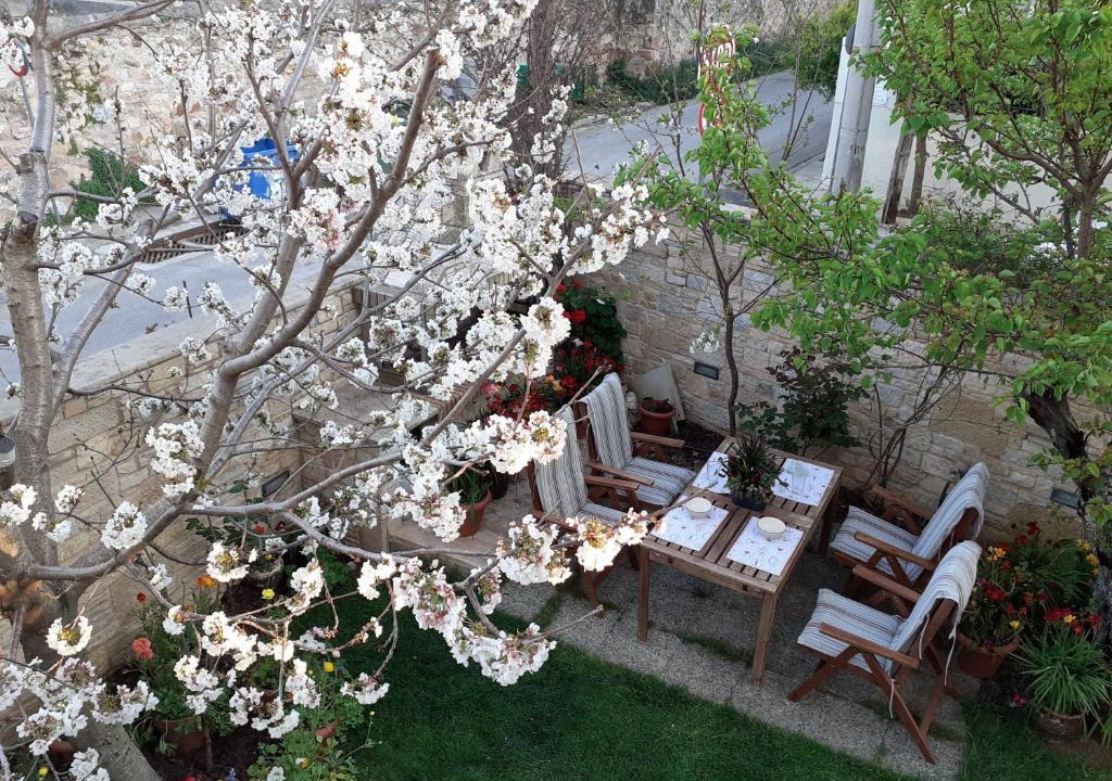 Paiania Apartment | AIRPORT 2 STOPS BY METRO FROM STUDIO & NEAR METRO station "PEANIA-KANTZΑ"
