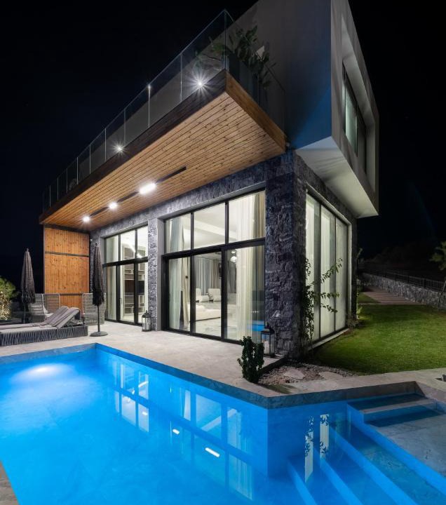 Polichrono Villa | Alicanto K1