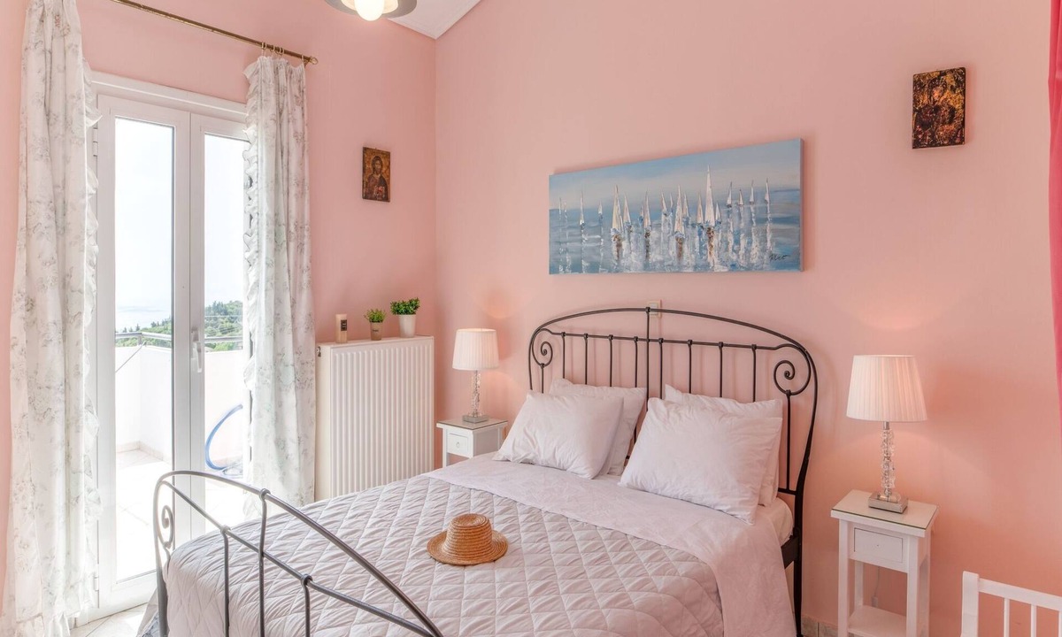 Paliki Apartment | Aliki's Top Floor Suite
