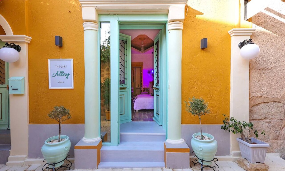 Aegina Town Apartment | Alley studio 1 by Frangki