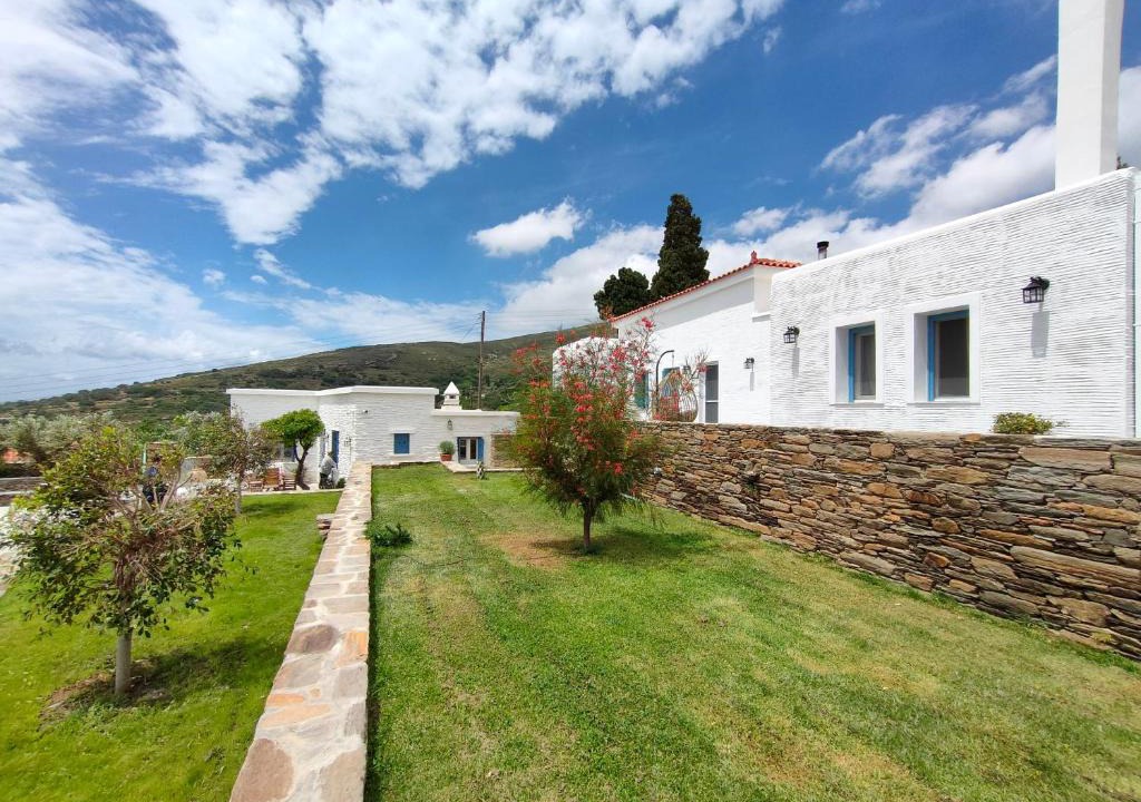 Menites House | Amarienitas Suites