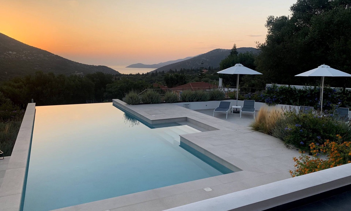 Bekatorata Villa | Amazing sea views, Privacy, Luxurious Infinity Pool, Flexible Check-in/Check-out