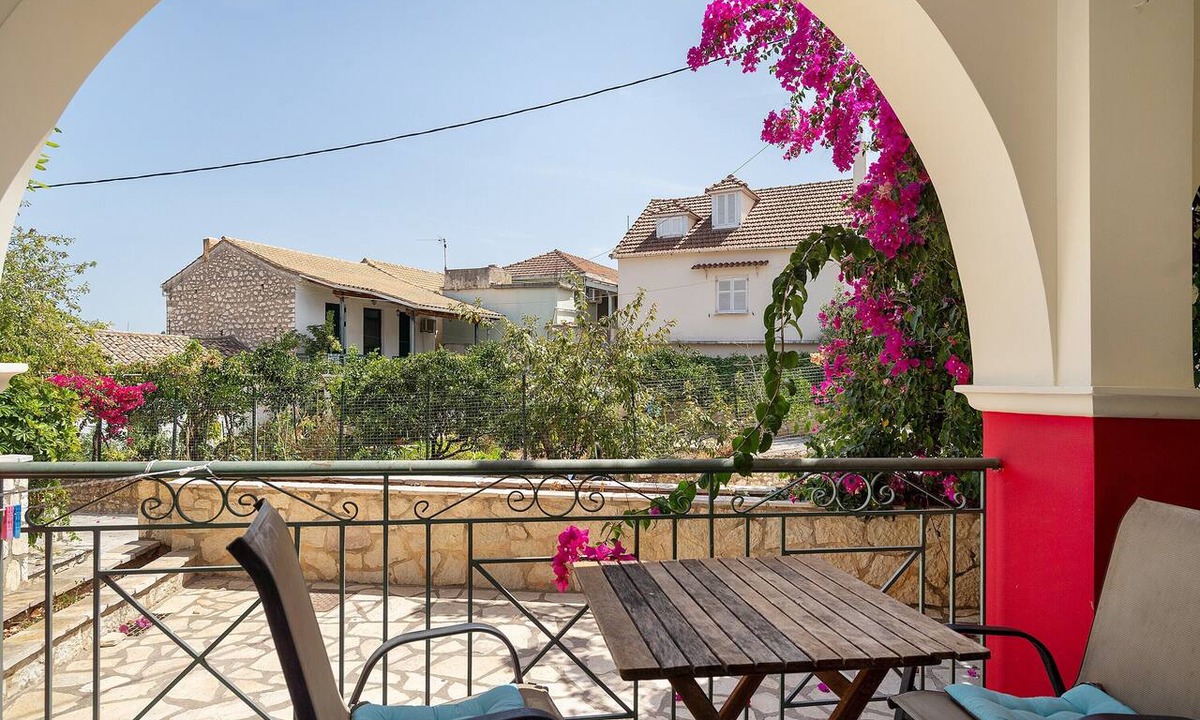 Katomerion Apartment | Apartment 'By The Sea 2' with Private Garden