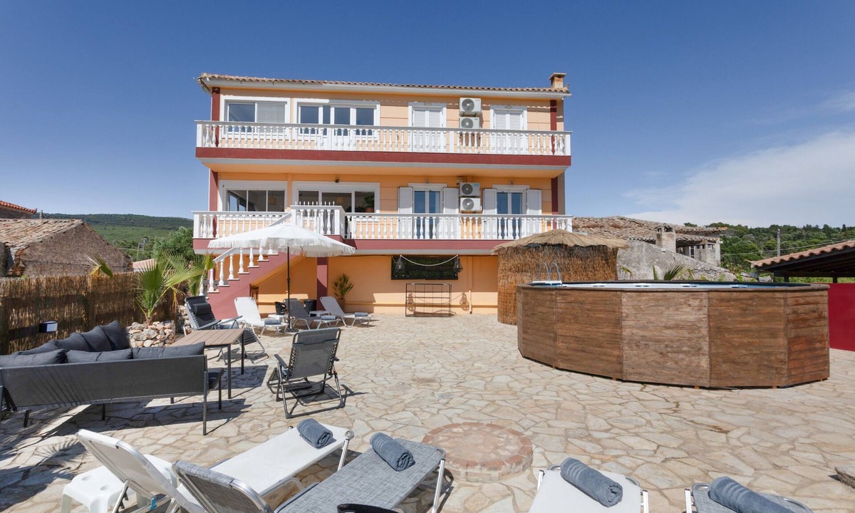 Kambi Apartment | Apartment 'Casa Zophora' with Mountain View, Wi-Fi and Air Conditioning