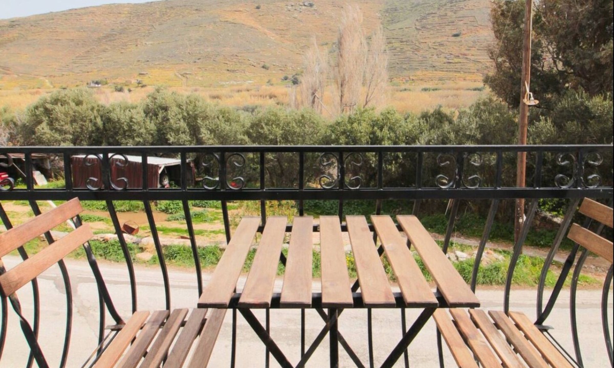 Exomvourgo House | Apartment 'Komi Lodge Tinos' with Mountain View
