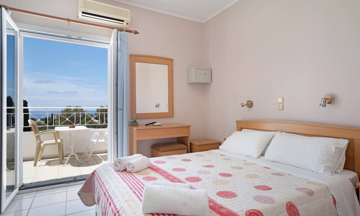 Svoronata Apartment | Apartment 'Sea View 2' with Shared Pool, Wi-Fi and Air Conditioning