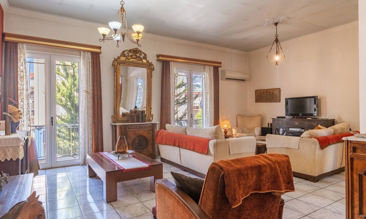 Nafplion City Centre Apartment | Apartment 'The Pirate's Mansion' with Mountain View, Wi-Fi and Air Conditioning