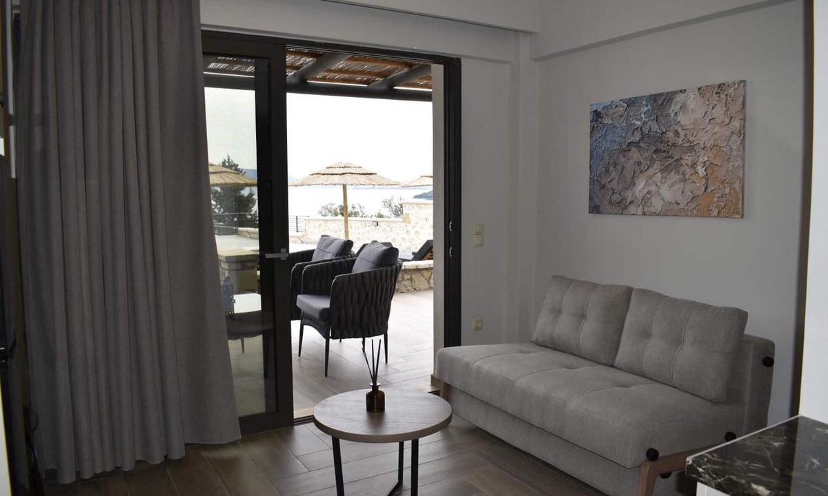 Spanokhorion Apartment | Apartment 'Thoe 4' with Sea View, Wi-Fi and Air Conditioning