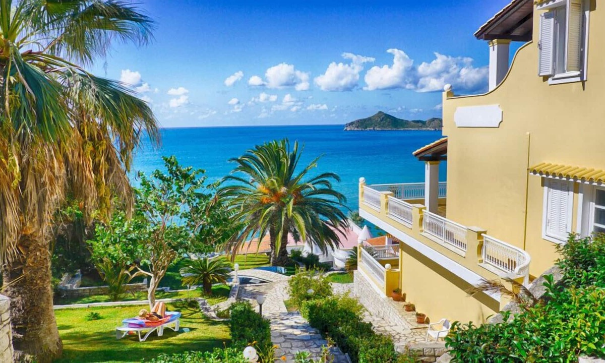 Agios Georgios Pagon Apartment | Apartment with sea view - 50 m from the sandy beach - 2 bedrooms