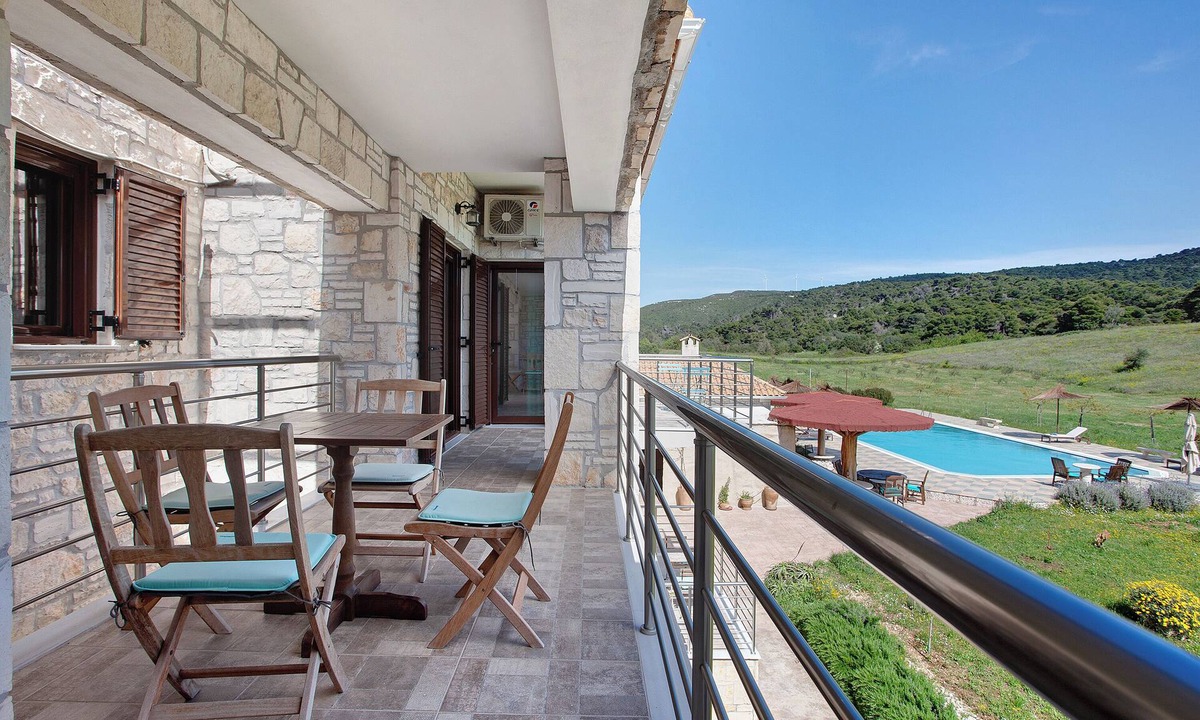 Volimai Apartment | Apartment 'Wild Fig Retreat Sirocco' with Shared Pool, Wi-Fi and Air Conditioning