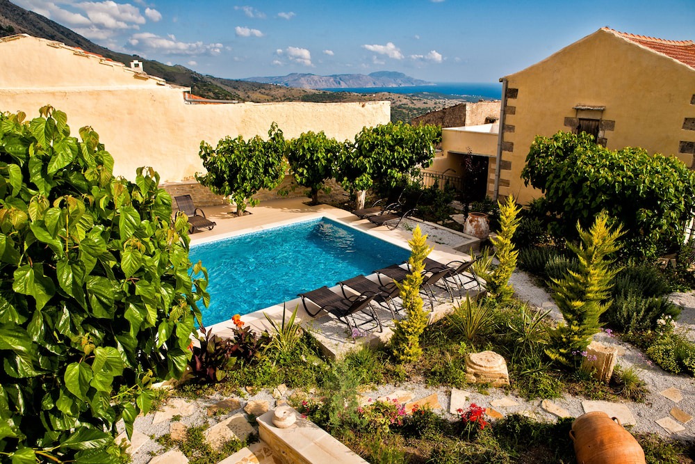 Argyroupoli Hotel | Arcus Suites