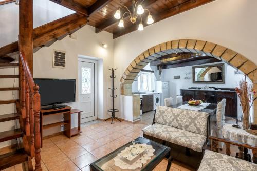 Akrotiri Apartment | Aroni Cretan comfortable house - Hamam suites Aroni