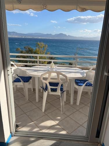 Loutraki-Agioi Theodoroi Apartment | Atlas Apartment with Private Beach and SeaView Blue