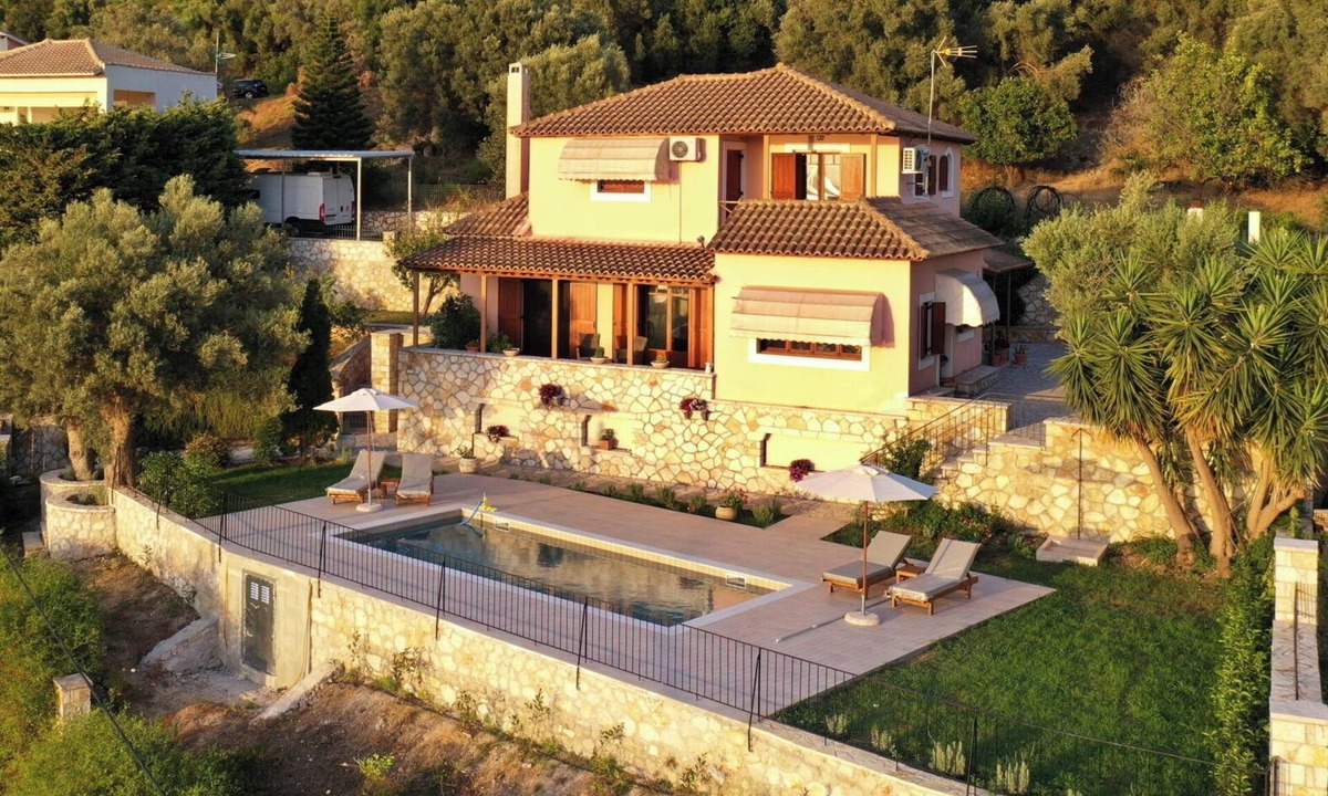 Spanokhorion Villa | AVLEMONAS Nature Retreat View to Lefkada