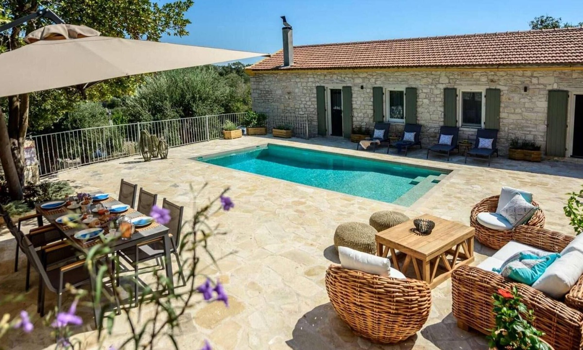 Rantatika Villa | Beautiful 3BR Villa Close to Lakka
