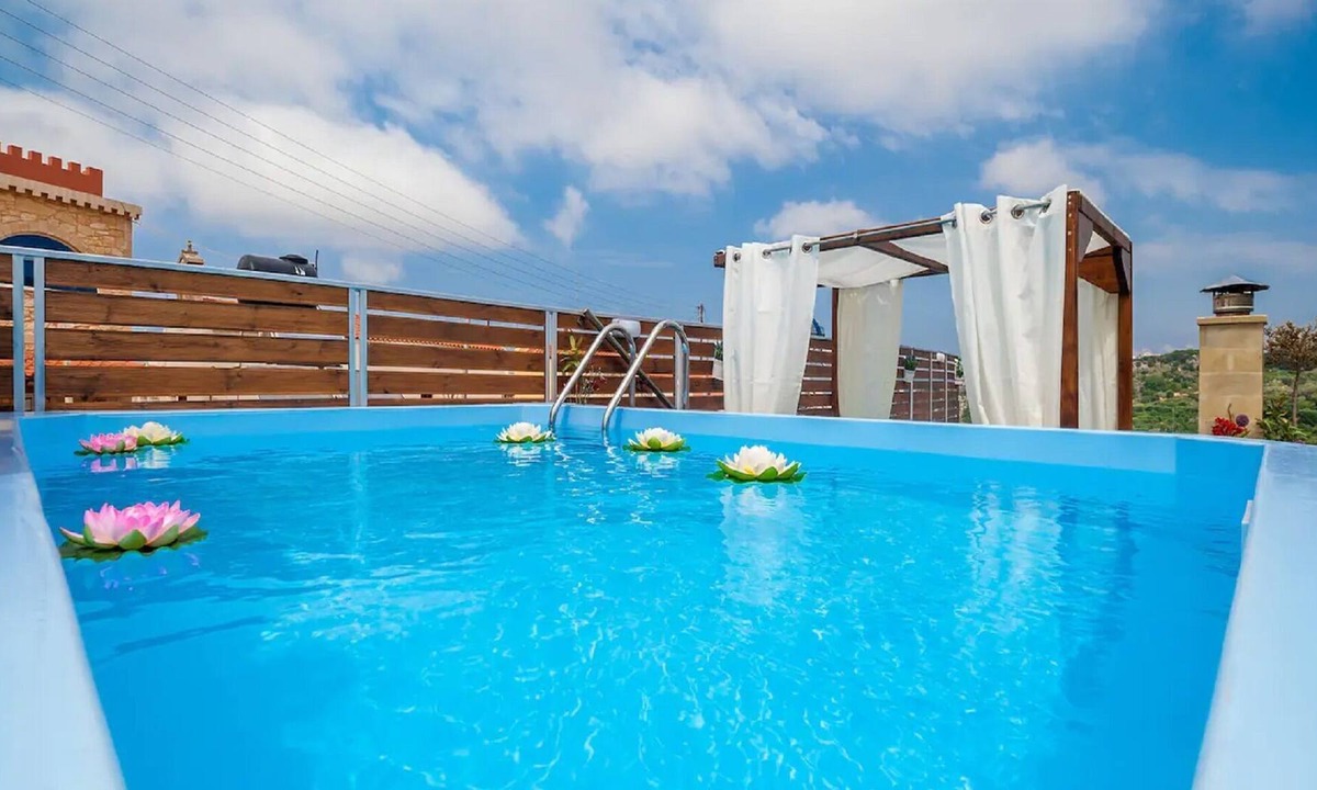 Kournas House | Beautiful holiday home in kurnas with private pool