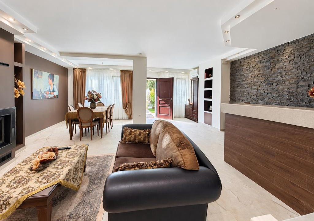 Oraiokastro Apartment | Blessings Apartment with Private Garden and Parking