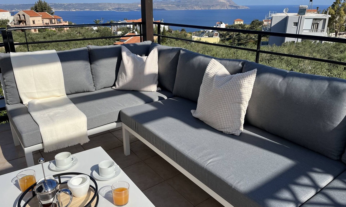 Kokkinon Khorion Villa | Boutique Villa with private garden, pool & parking. Blue flag beaches close by.