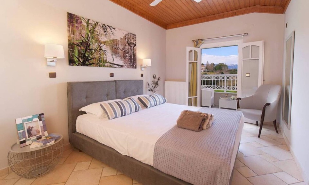 Lixouri Apartment | Bright suite