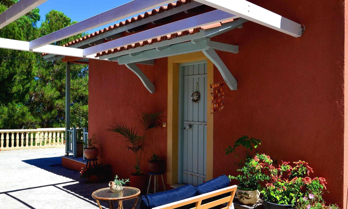 Leivathos House | Bungalow Kefalonia Greece: cozy 2 bedroom bungalows by Spartia beach, veranda