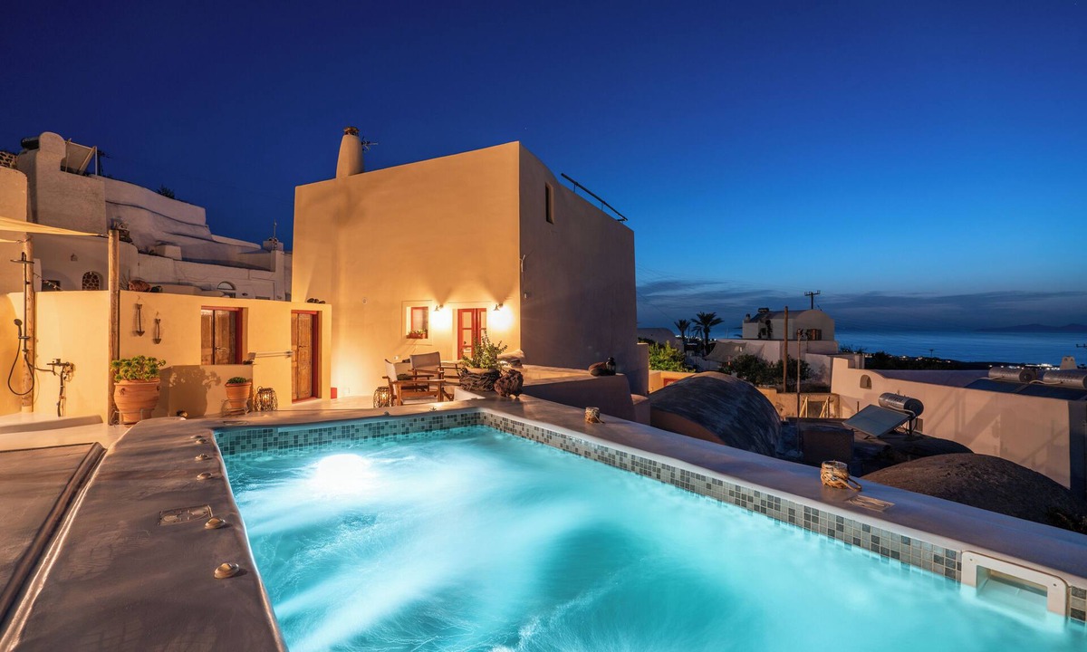Kamari Villa | Casa Terra Vedema Oia - Privacy - Plunge Pool & Panoramic Sunset Terrace