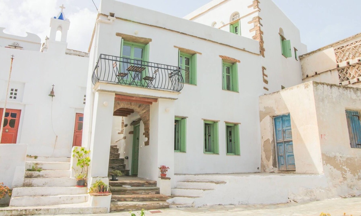 Exomvourgo House | Cherry Tomato | Traditional village home near beach