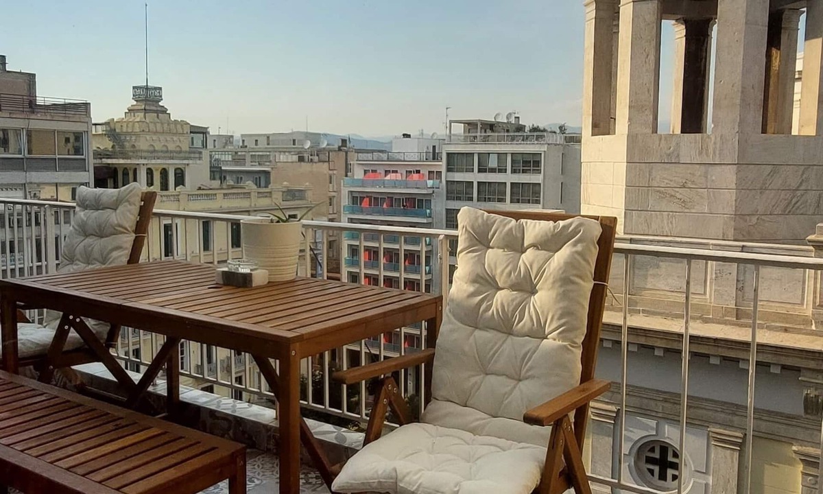 Omonia Apartment | Comfy penthouse in the center of Athens