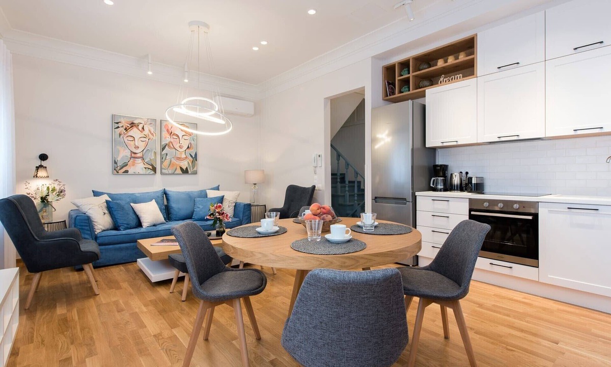 Old Town Villa | Corfu Town Townhouse | 3 Bedrooms | Arieni House | Stunning Sea Views | Walking.