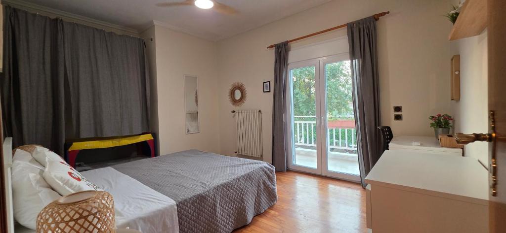 Livadhia Apartment | Cozy Family & Friends 3 Bedroom Apartment