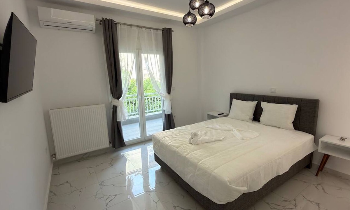 Perea Apartment | Cozy Peraia Apartment near the Seafront