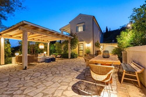Liapades House | Decavos House