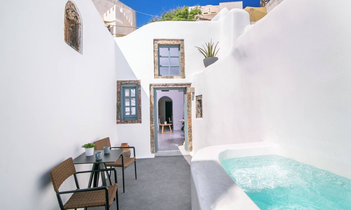 Pyrgos Villa | Demeter Cave House Luxury Adults-Only Cave House