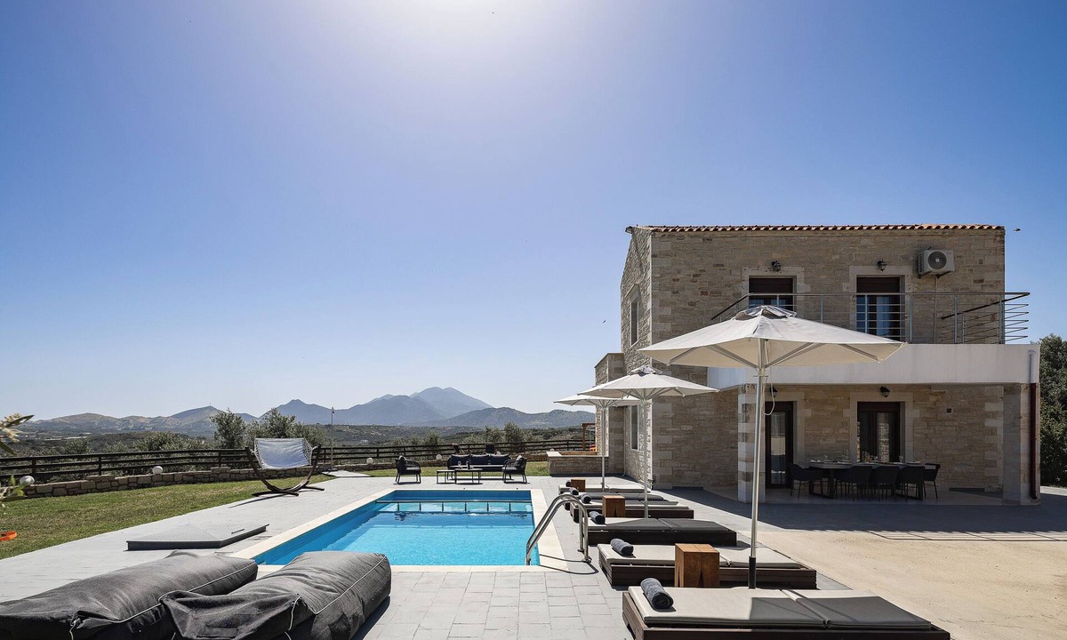 Geropotamos Villa | Dimokritos Villa IV, Family Stay with Lawn & Play