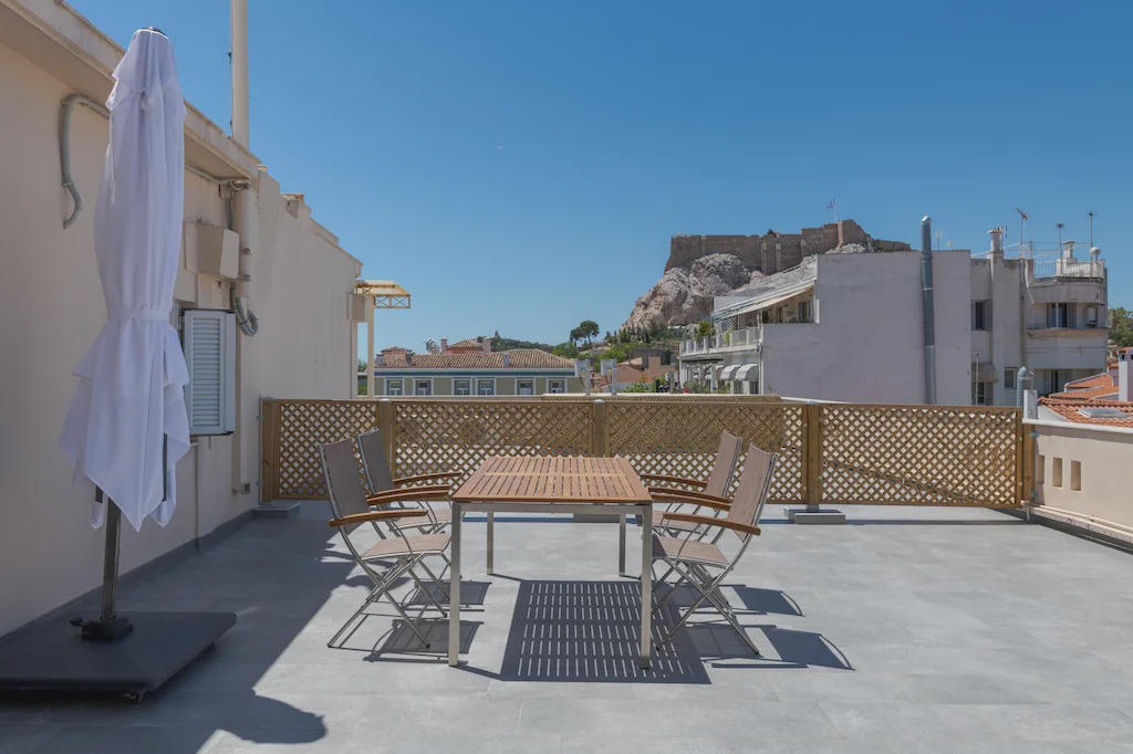 Plaka Apartment | Downtown Cocoon with Roof Deck